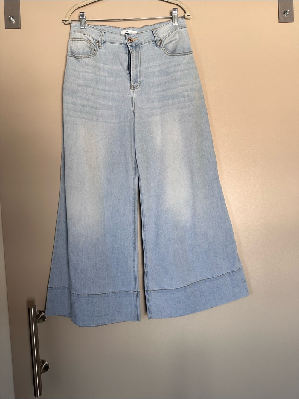 Florencia BarcelonaL Light Wash Wide Leg Ankle Jeans Size L – Excellent Conditio